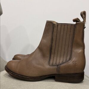 Frye Tan/ Gray leather Chelsea Boots